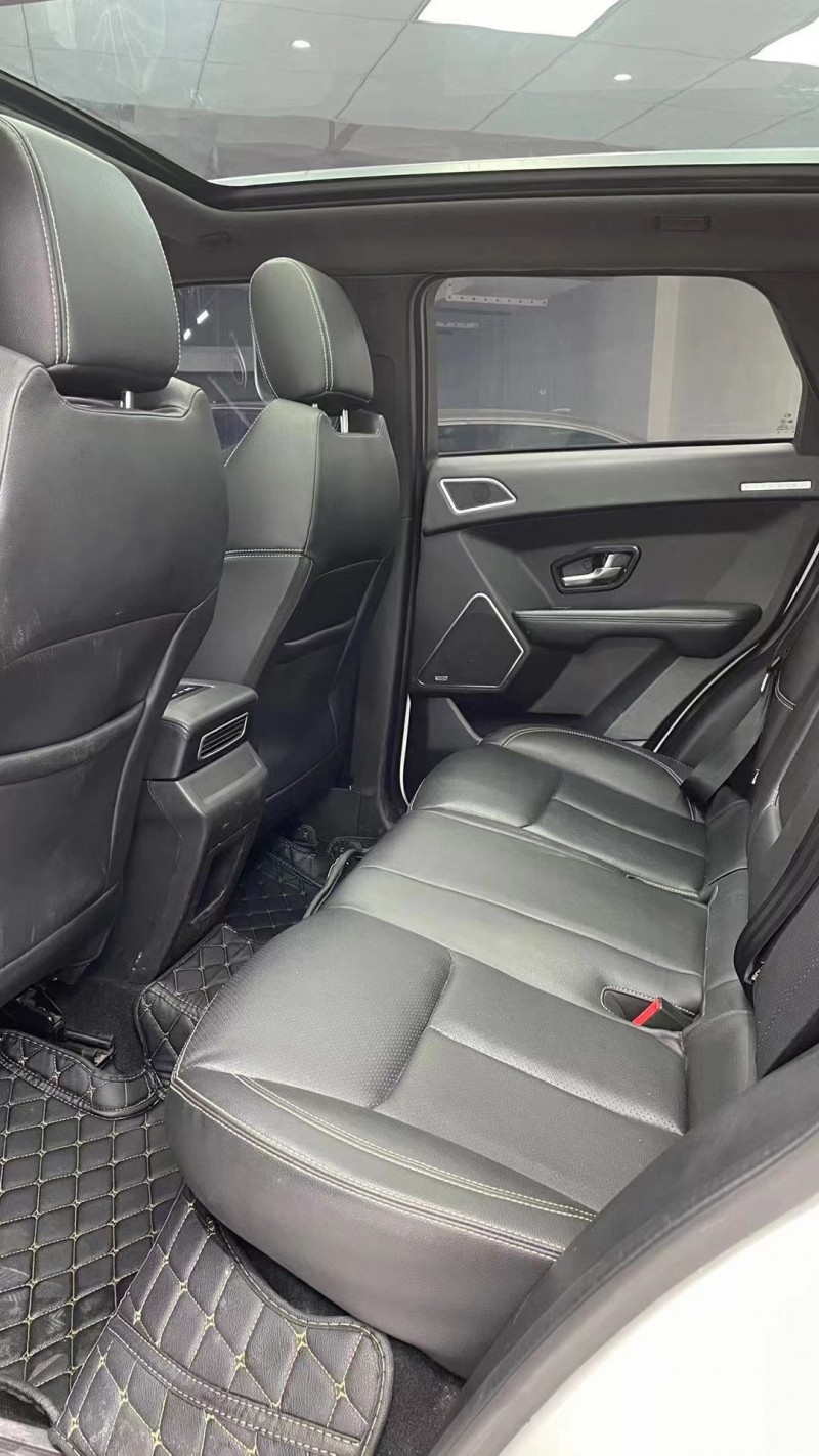 成都19年陆风X73