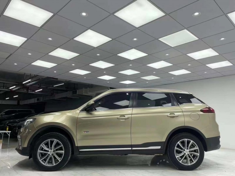 成都19年吉利博越7