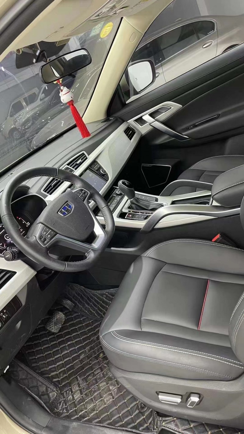 成都19年吉利博越6