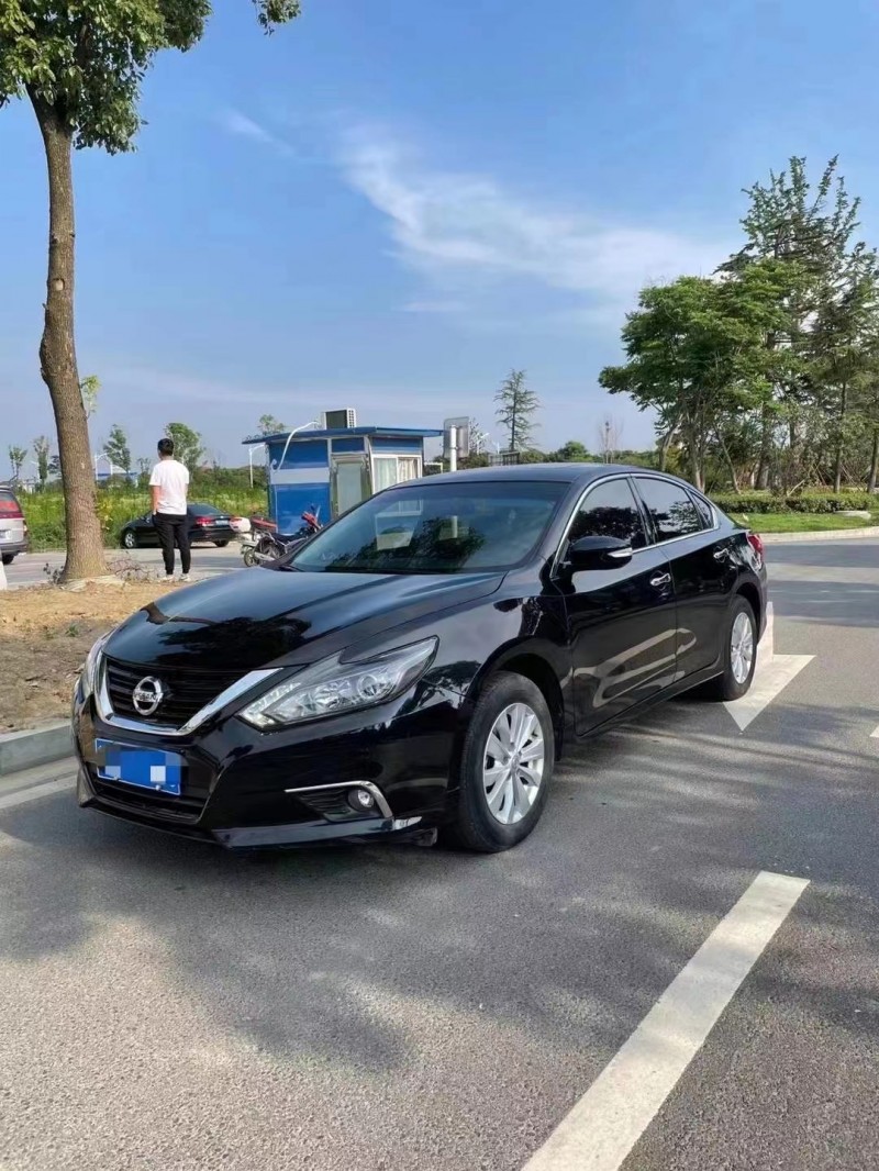 揚州18年日產天籟2