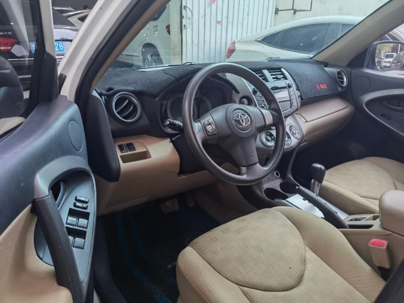 保定12年丰田RAV43