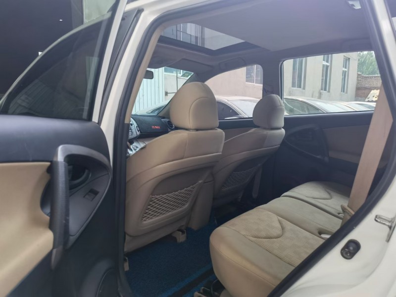 保定12年丰田RAV42