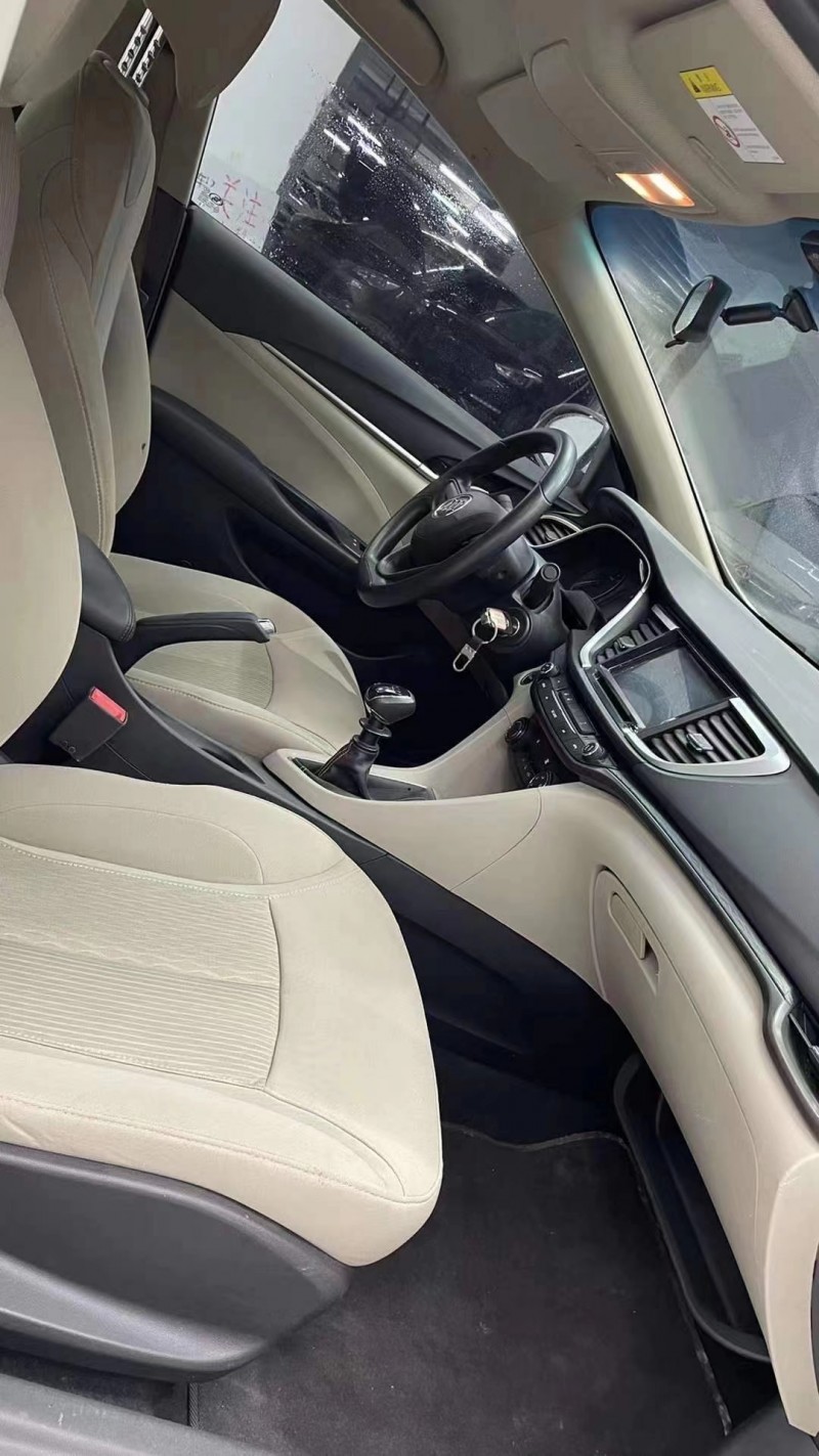 成都16年别克英朗4