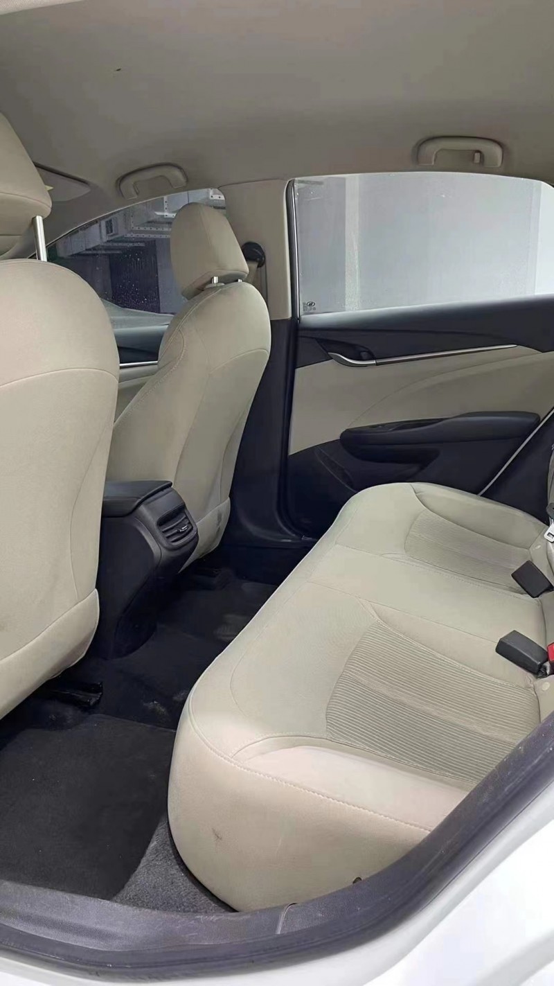 成都16年别克英朗3