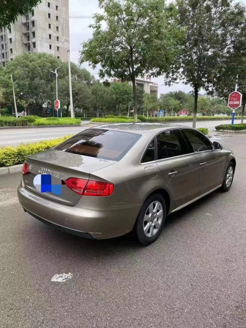 泰安12年奧迪A4L3