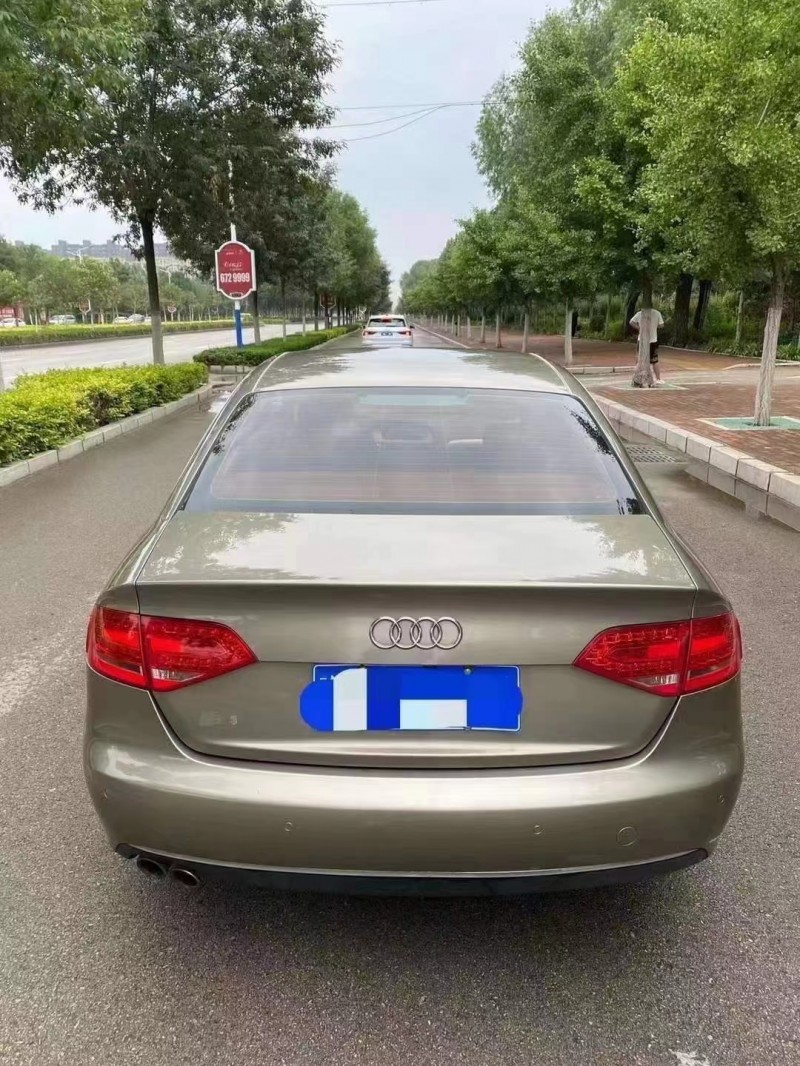 泰安12年奧迪A4L1