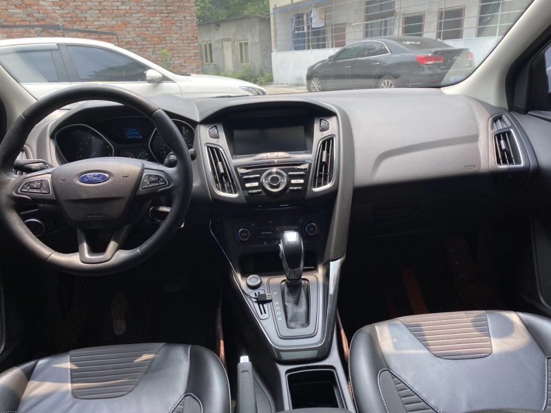 成都16年福特福克斯4