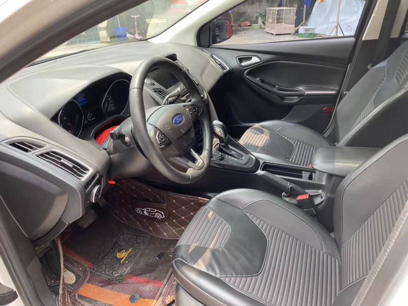 成都16年福特福克斯5