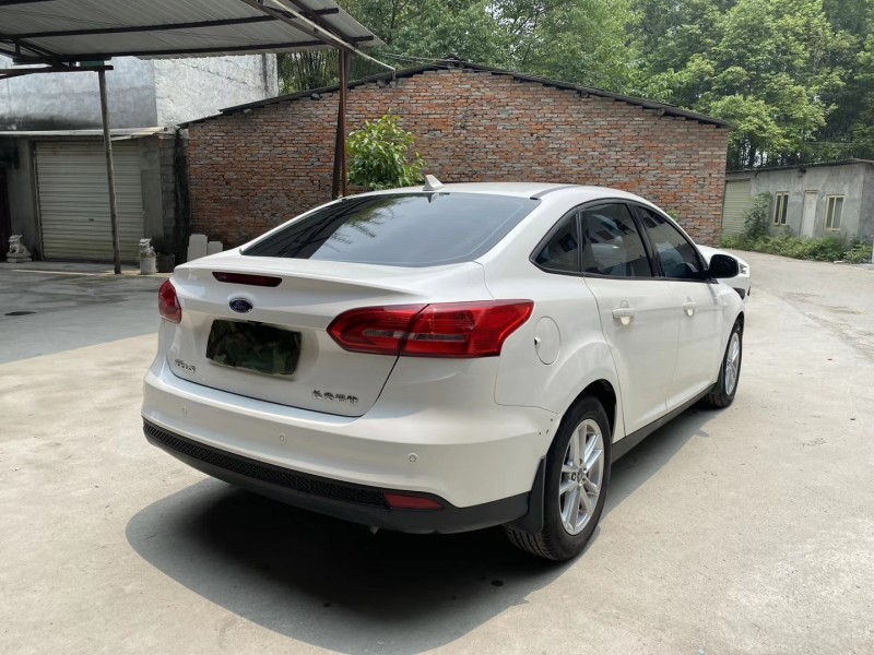 成都16年福特福克斯6