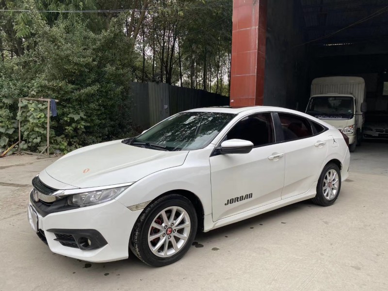 成都17年本田思域2