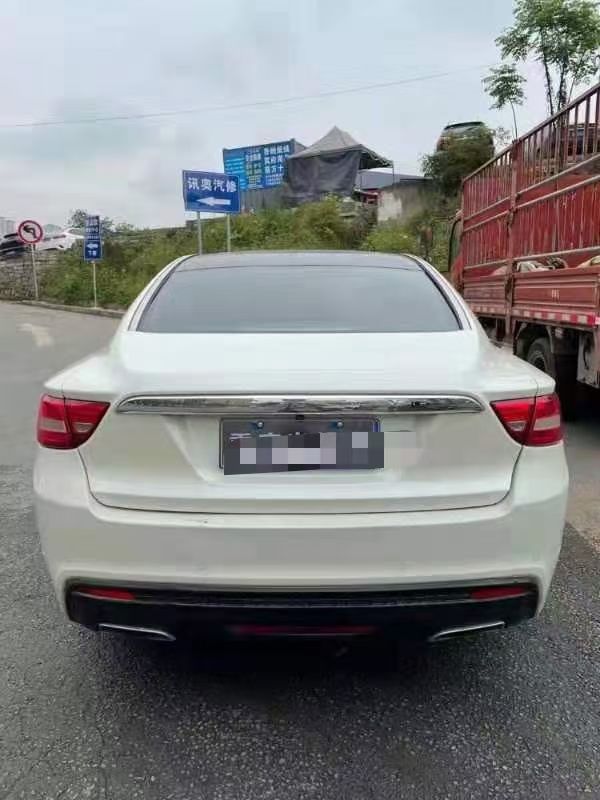 成都15年吉利博瑞4