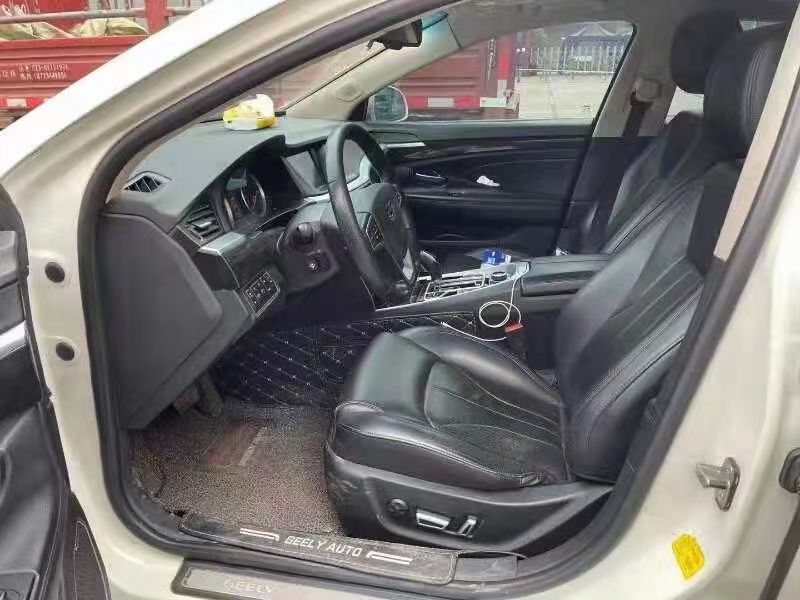 成都15年吉利博瑞3