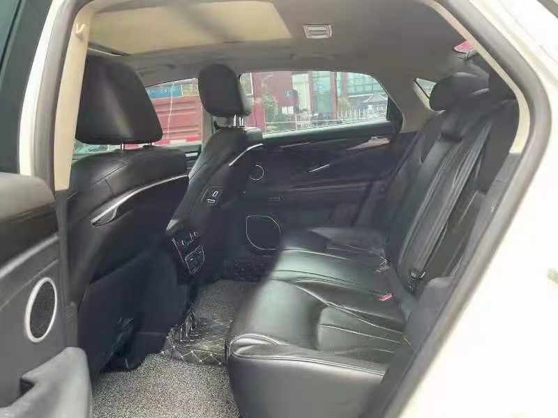 成都15年吉利博瑞1