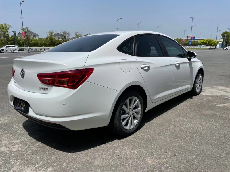 盐城17年别克威朗6