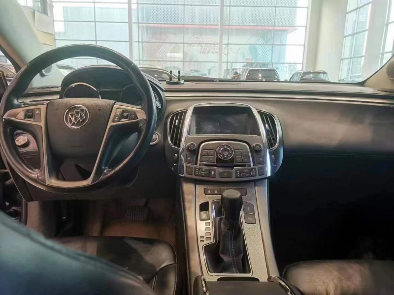 邢台12年别克君越4