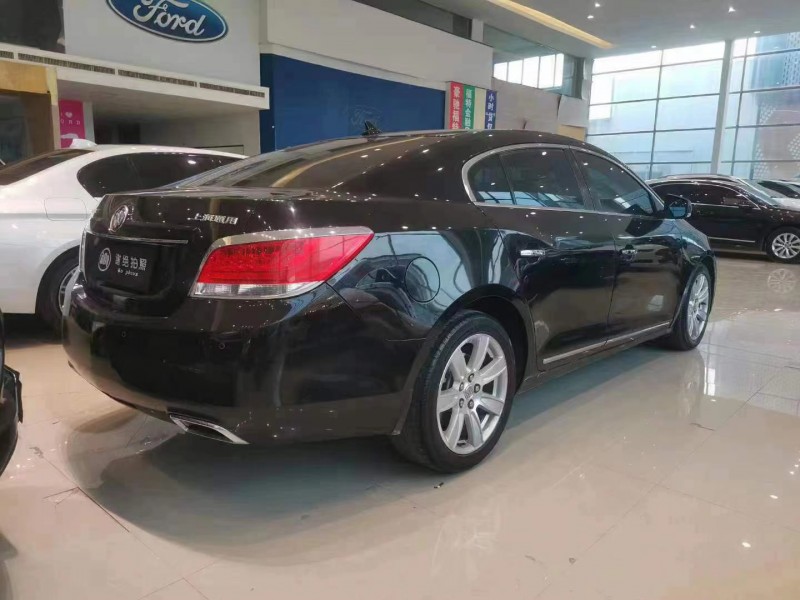 邢台12年别克君越3