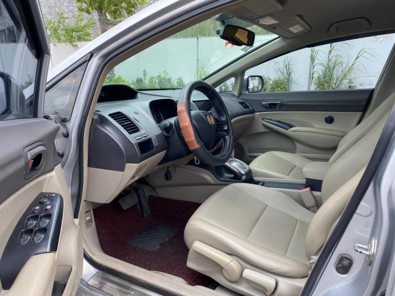 广州11年本田思域2