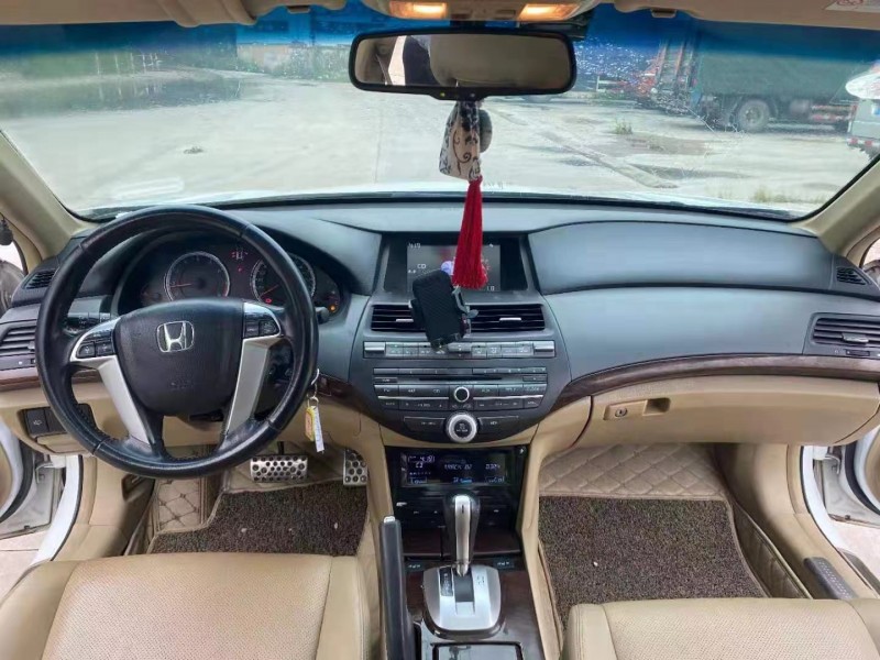 广州13年本田雅阁2