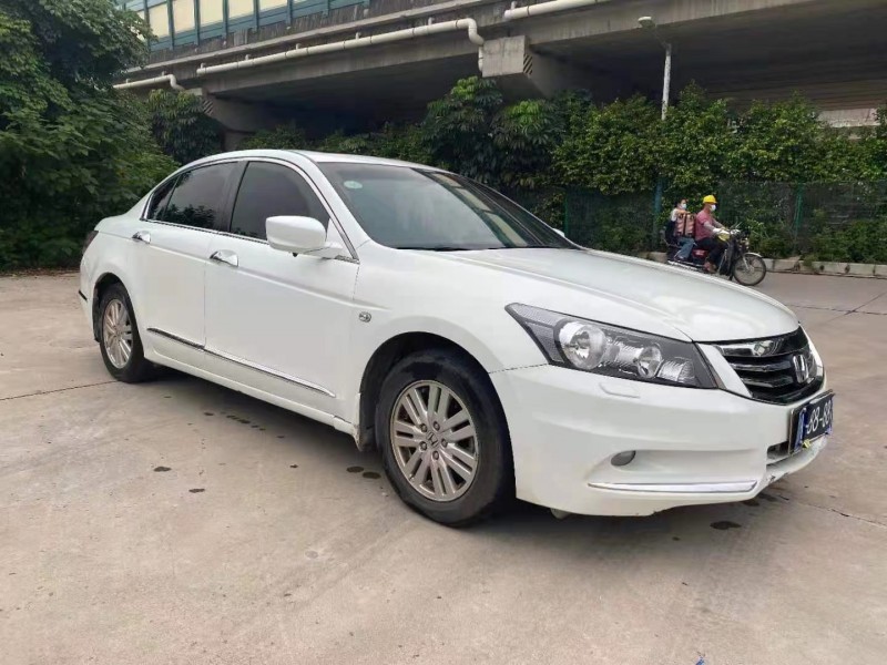 广州13年本田雅阁3