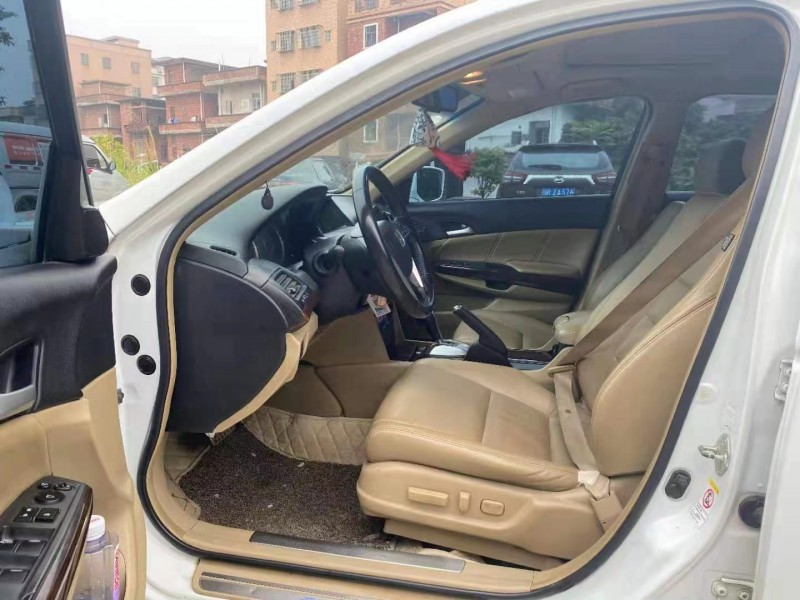 广州13年本田雅阁8