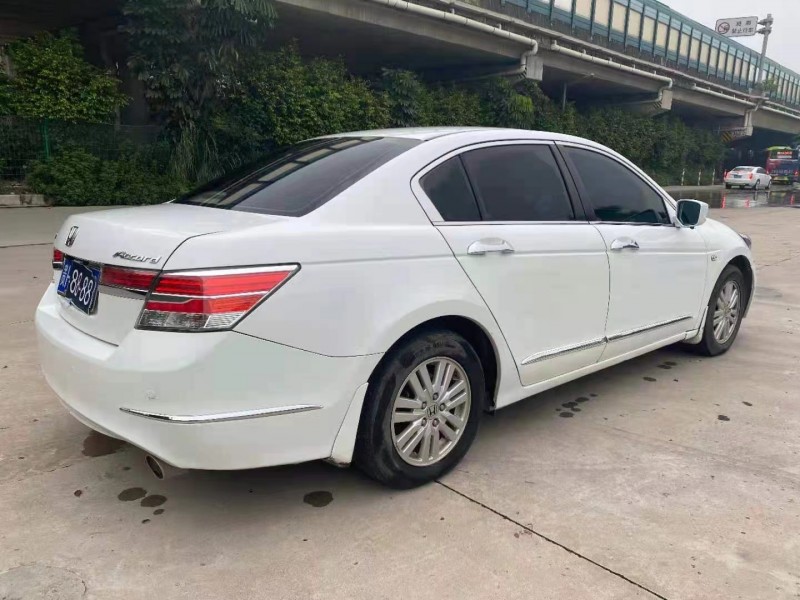 广州13年本田雅阁9