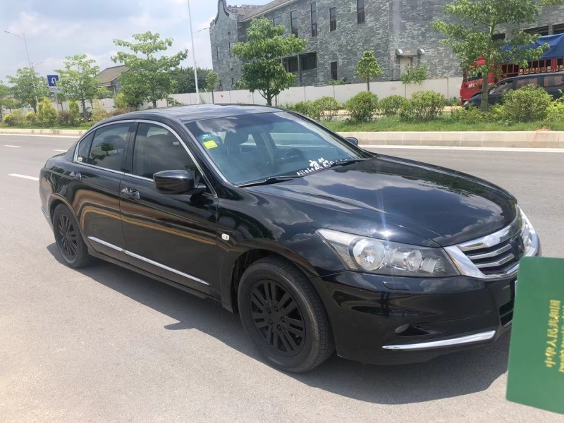 广州13年本田雅阁2