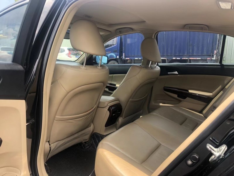 广州13年本田雅阁3