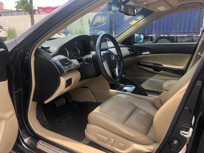 广州13年本田雅阁8