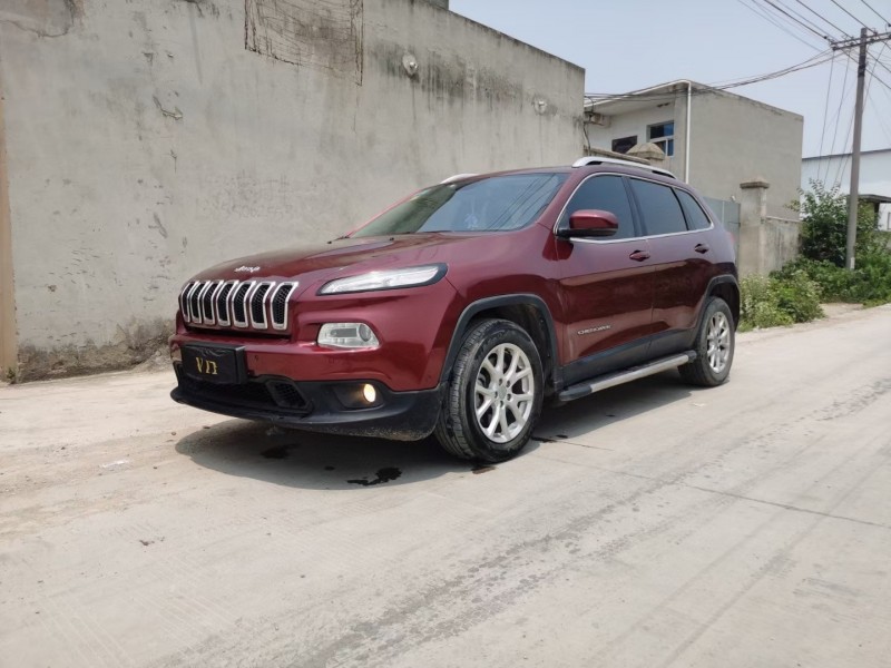 蚌埠17年Jeep自由光3