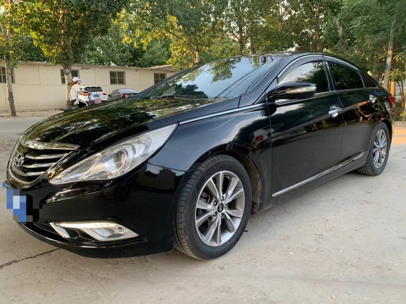 保定15年现代索纳塔八3