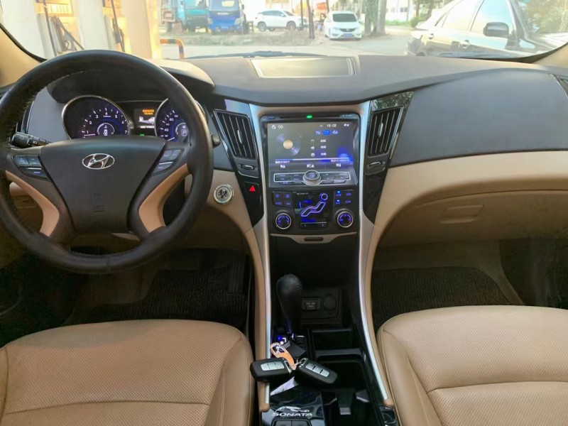 保定15年现代索纳塔八9