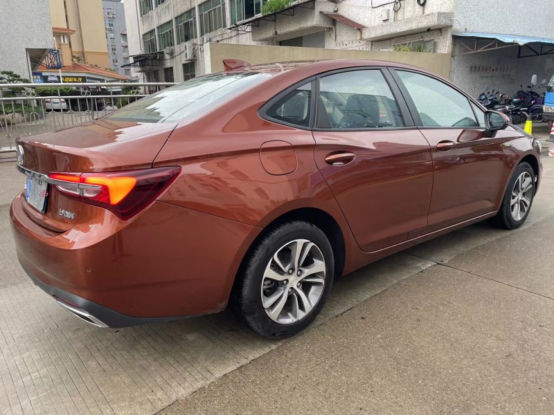 中山20年别克威朗6