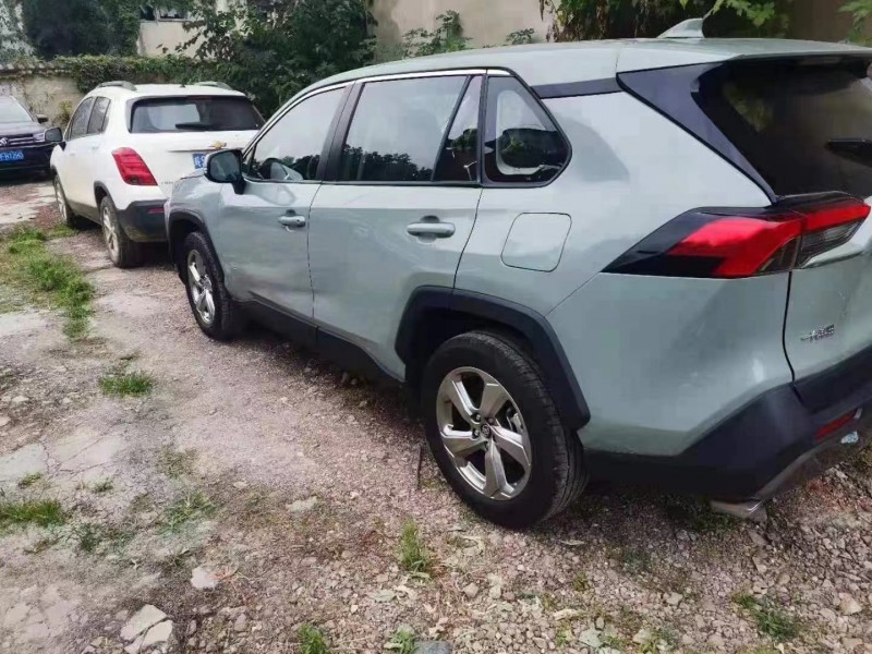 武汉21年丰田RAV42