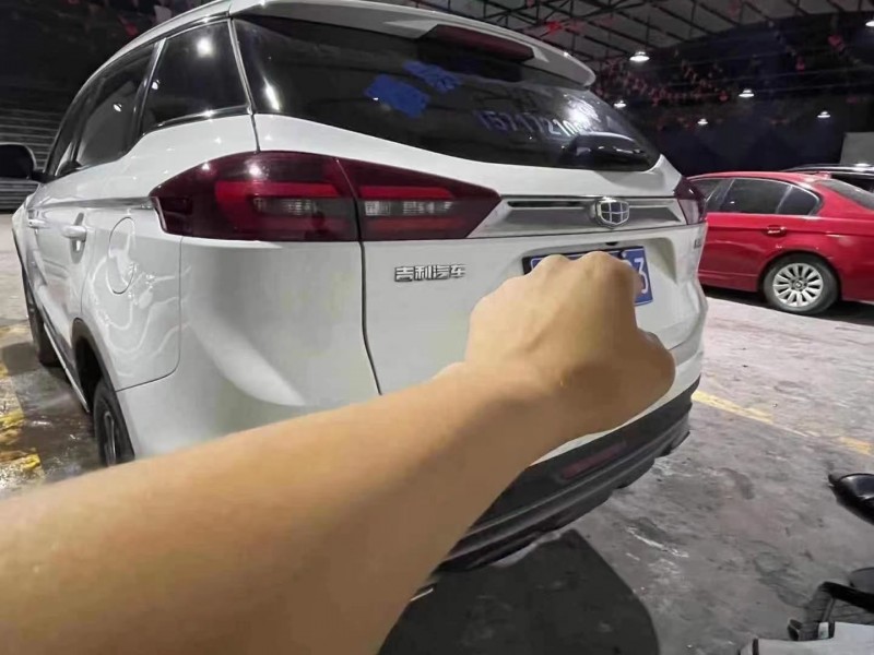 武汉19年吉利博越5