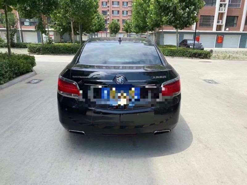 青岛09年别克君越8