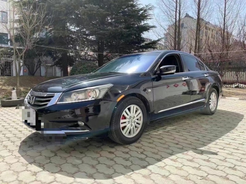 青岛13年本田雅阁8