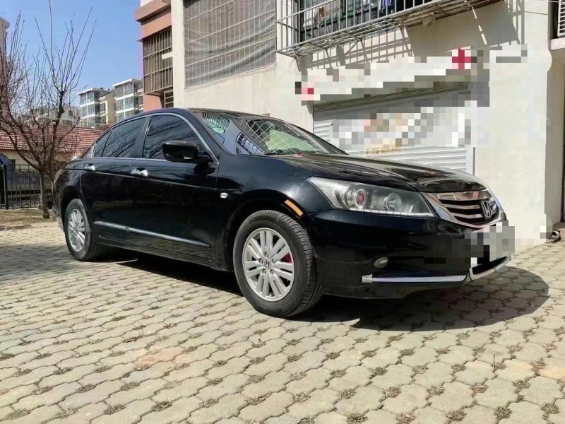 青岛13年本田雅阁7