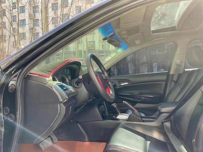 青岛13年本田雅阁6