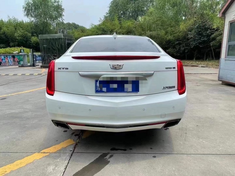 許昌17年凱迪拉克XTS9