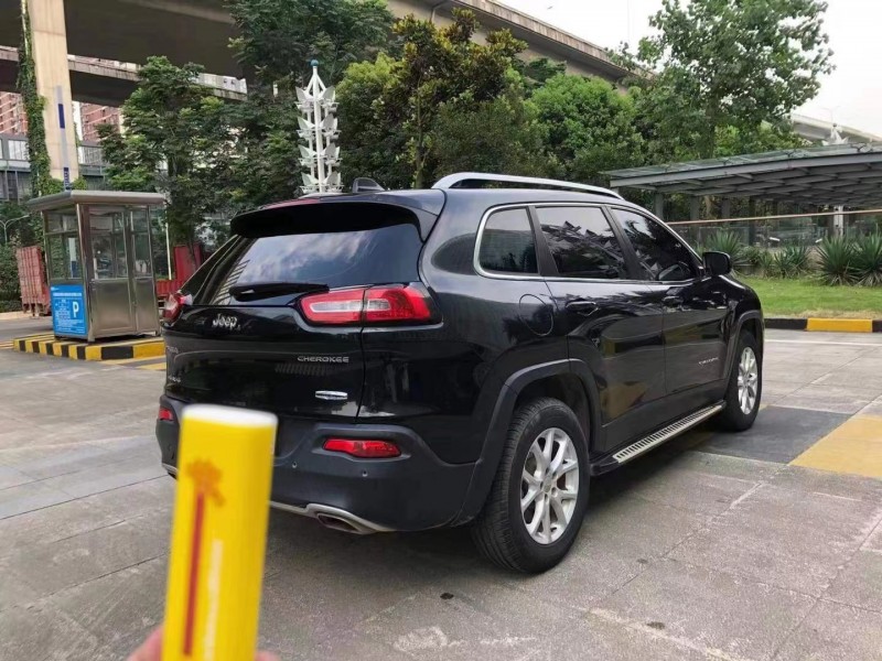 宜昌16年Jeep自由光7