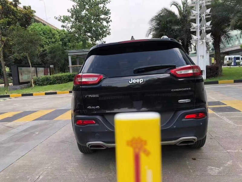 宜昌16年Jeep自由光9