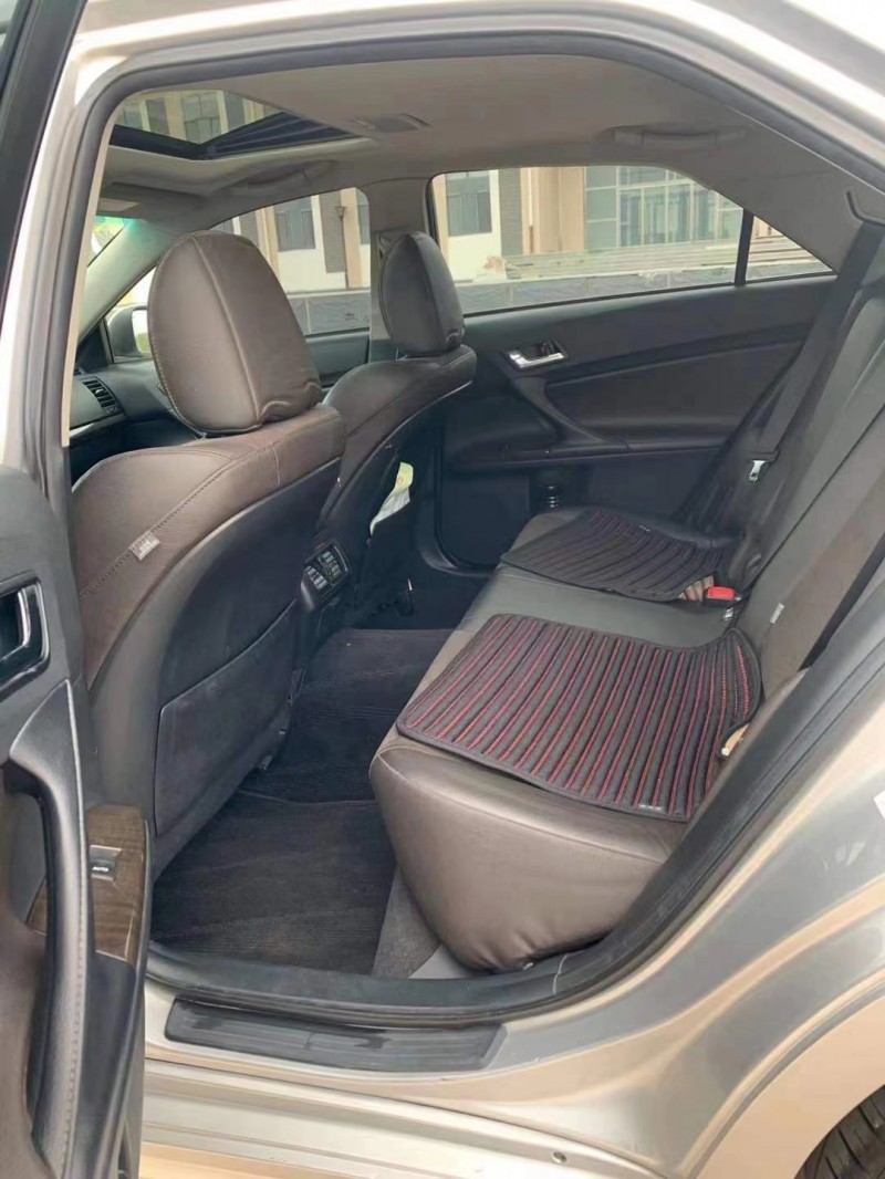 保定14年丰田锐志2