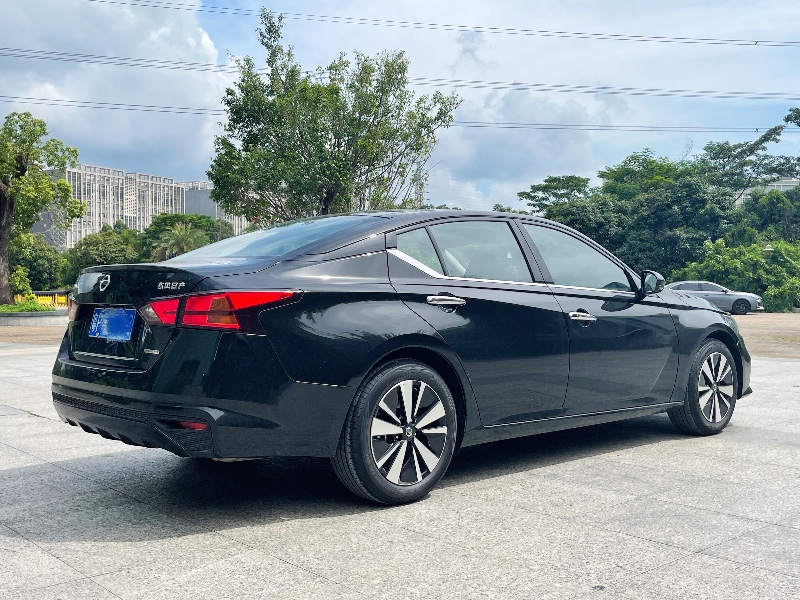 深圳21年日产天籁7