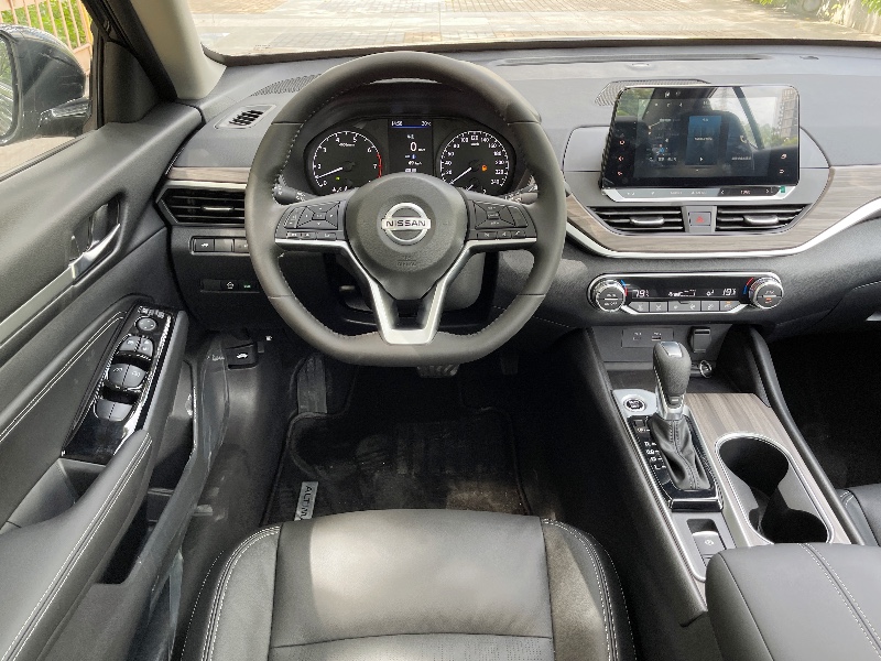 深圳21年日产天籁3