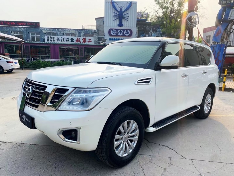 保定17年日产途乐8