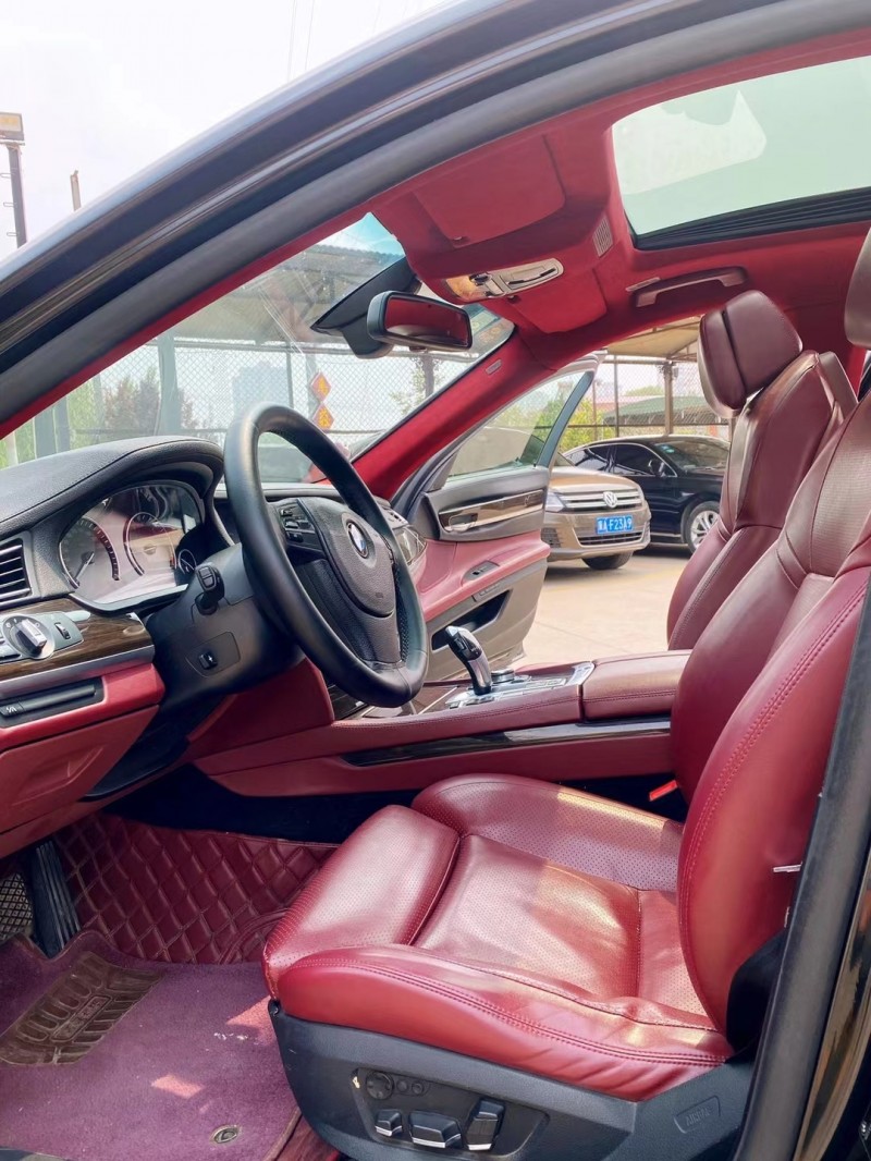 保定11年宝马7系8