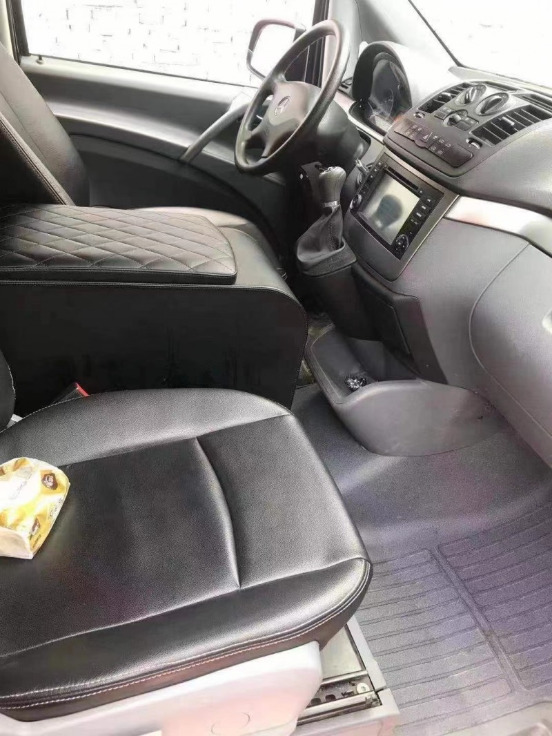 武汉16年奔驰威霆4