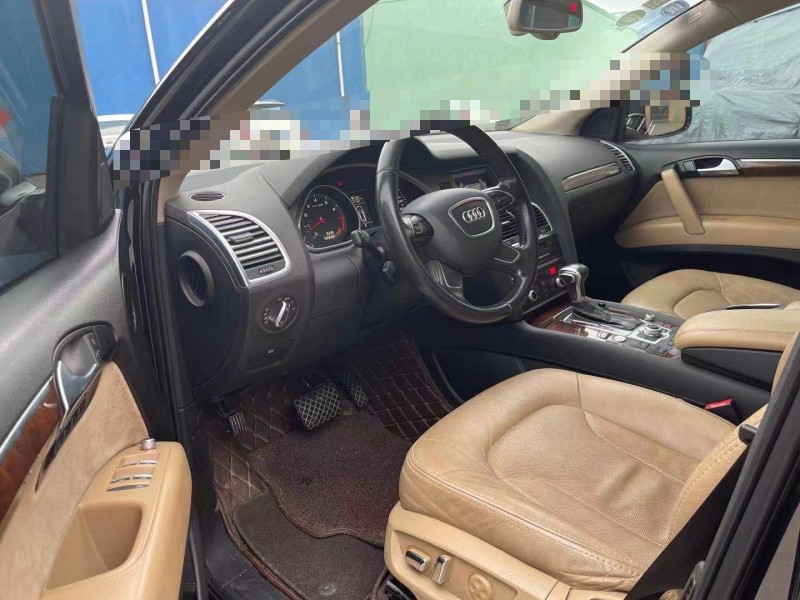 青岛12年奥迪Q77