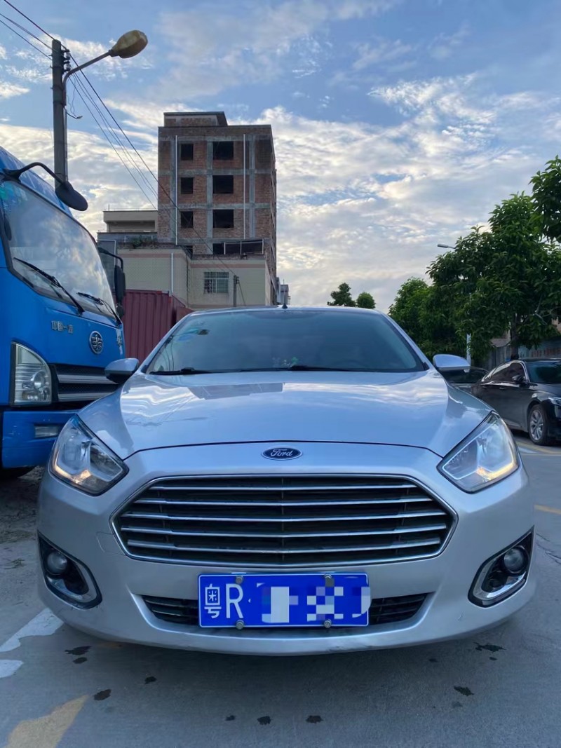 广州15年福特福睿斯1