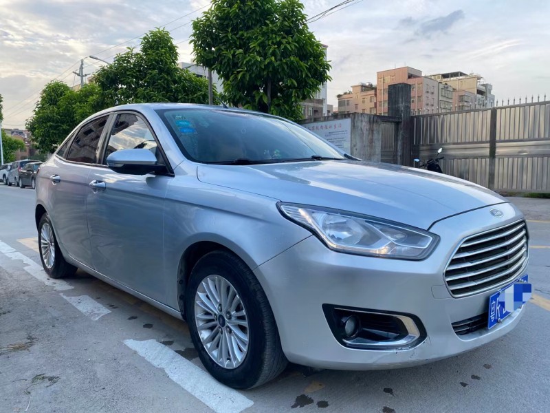 广州15年福特福睿斯2